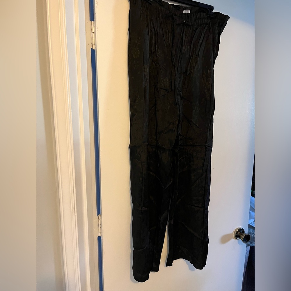 Brand new Rayon Floral Draw String pants size medium